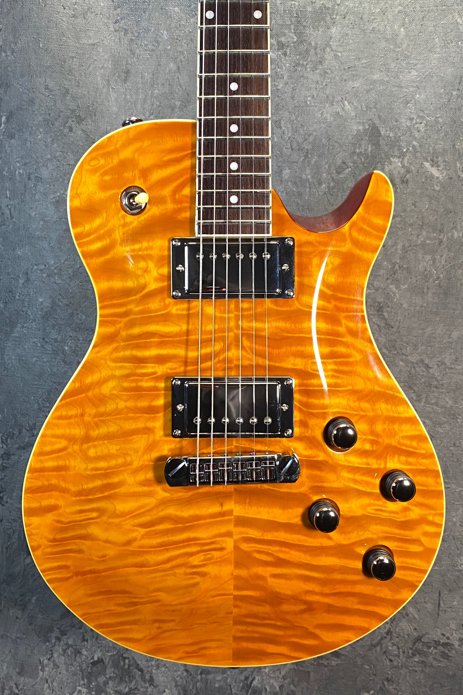 Roxbury RX-70 in Amber Flame