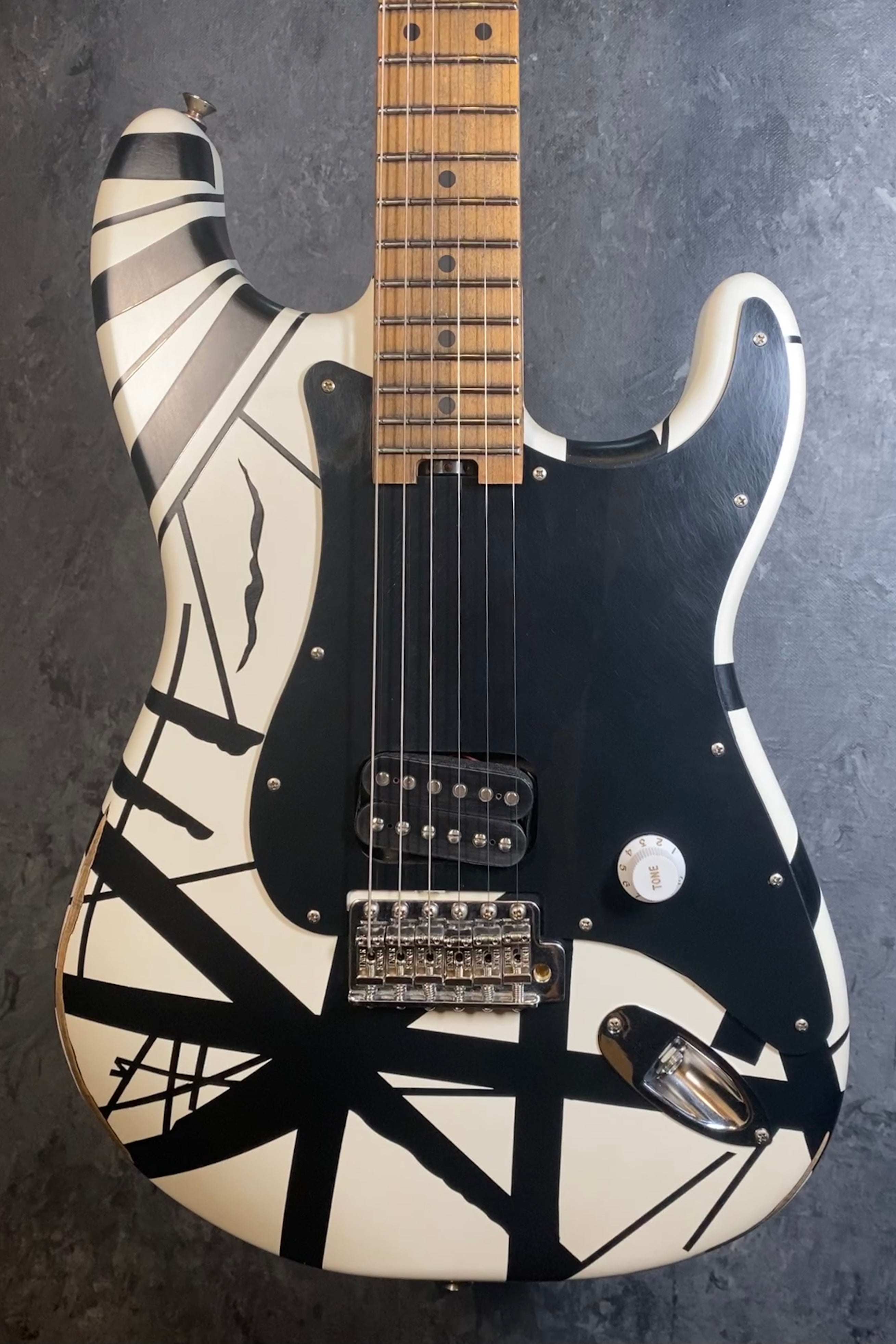 EVH Striped Series 78 Eruption Electric Guitar in Black with White 